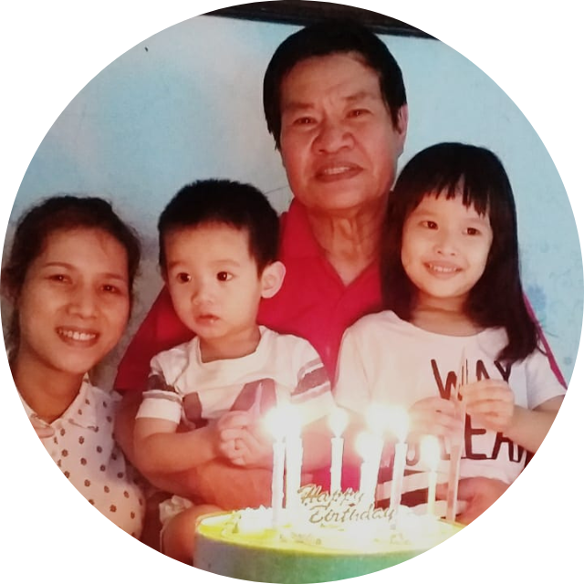 Mr Yeong Tuck Seng and family