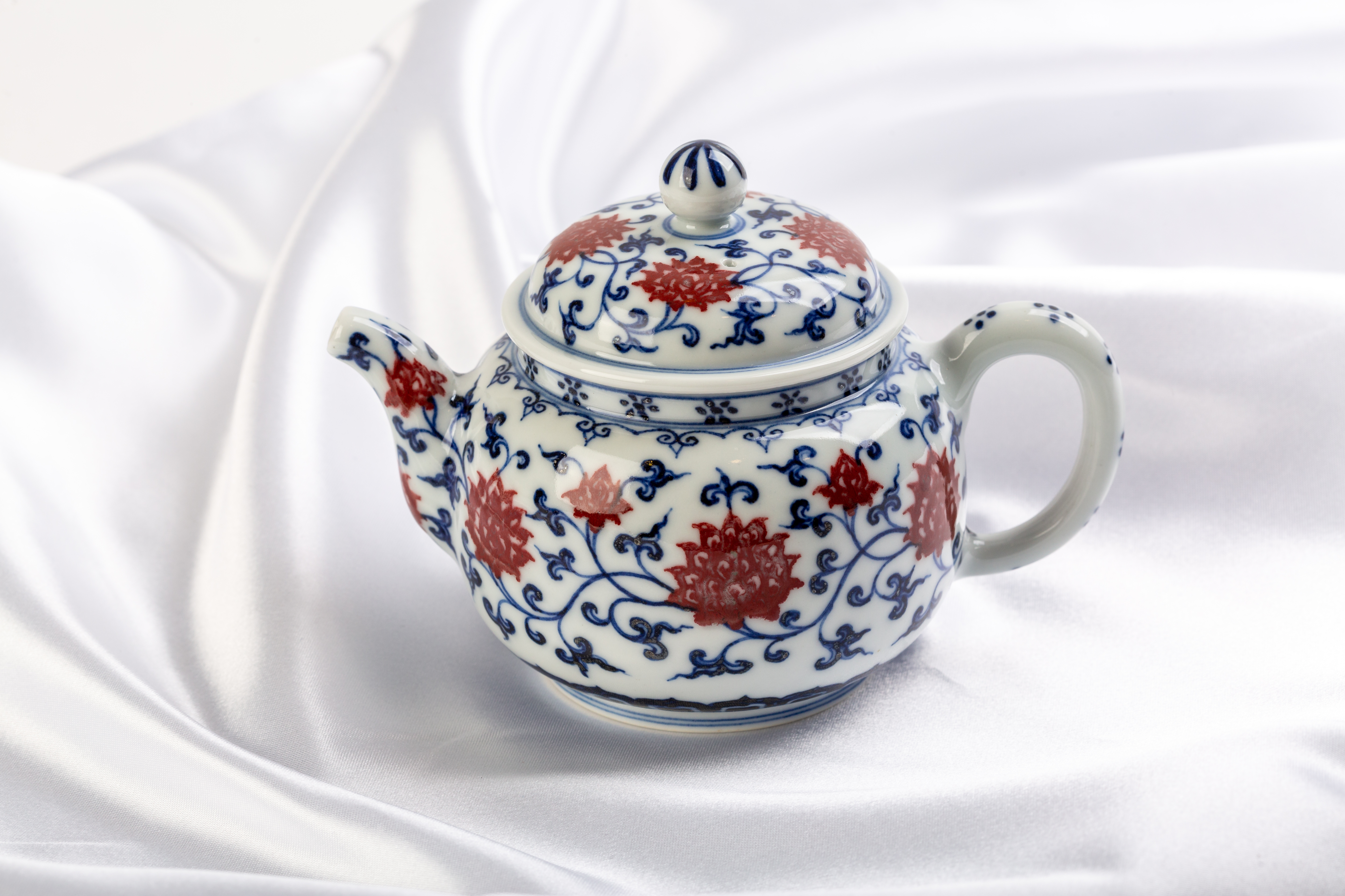 SRC Auction Porcelain Glazed Traditional Art Teapot Ming Dynasty