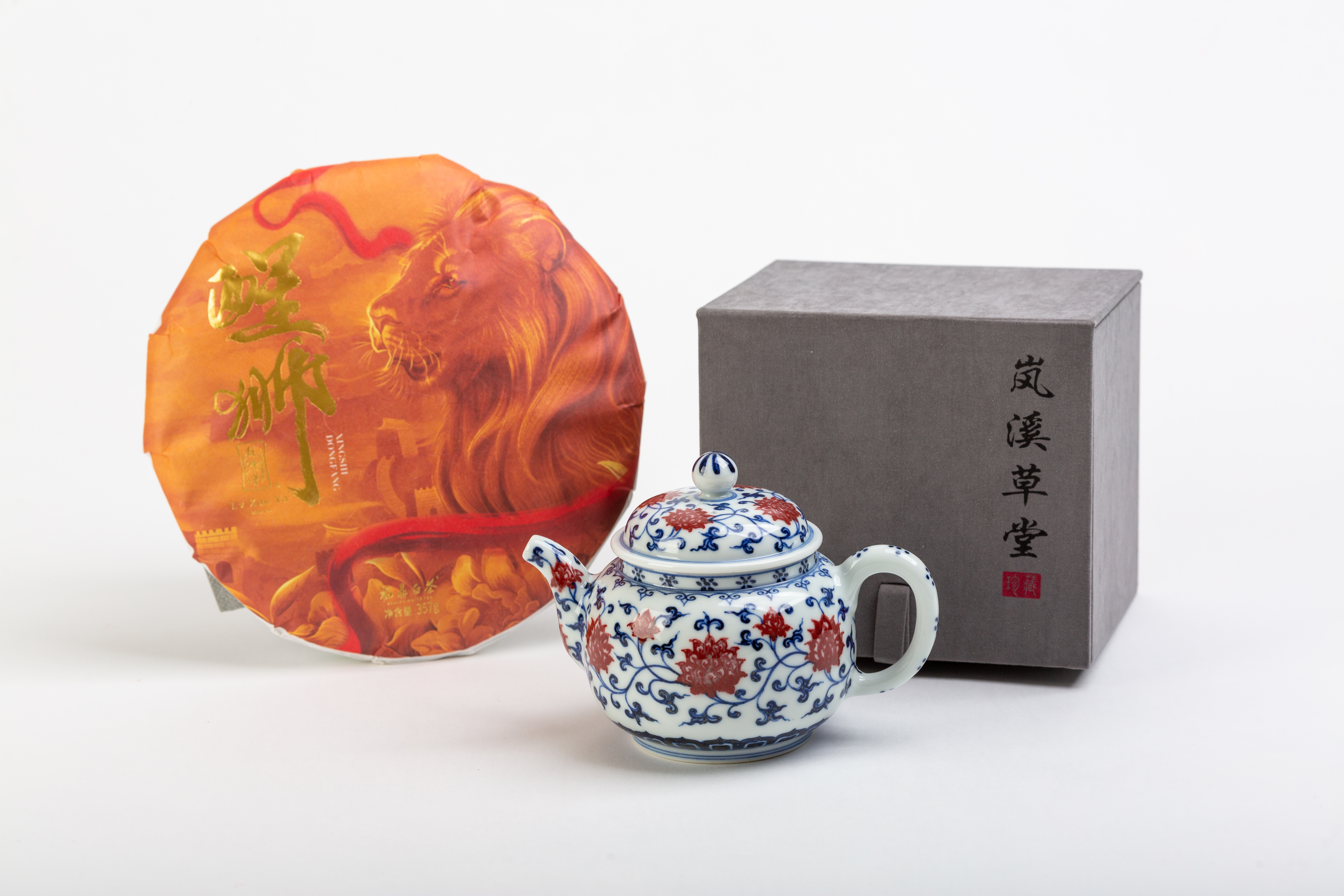SRC Auction Porcelain Glazed Traditional Art Teapot Ming Dynasty 1